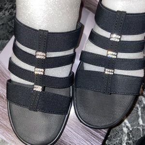 Sketchers Luxefoam Black Wedged Sandals Very Comfy Size 7.5